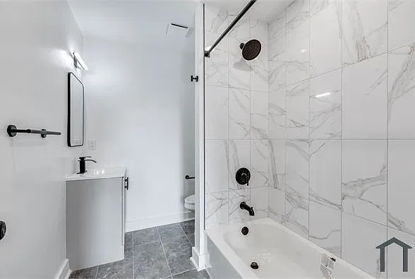 3 bed, 871 sqft, $2,000 — Photo 1