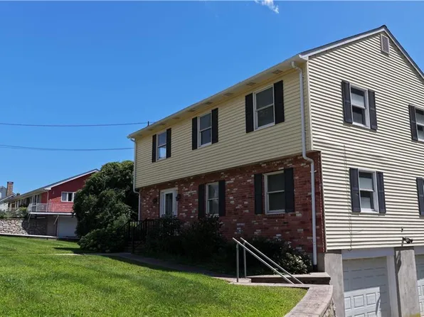 8 Pequot Ave, Westerly, RI 02891