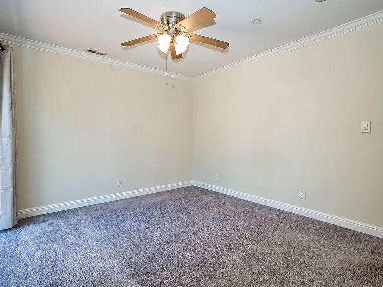 1621 Huron Ave — Photo 33
