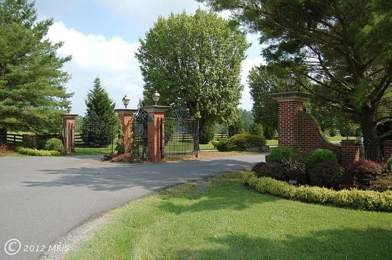 1st image of Carriage Hill Ln