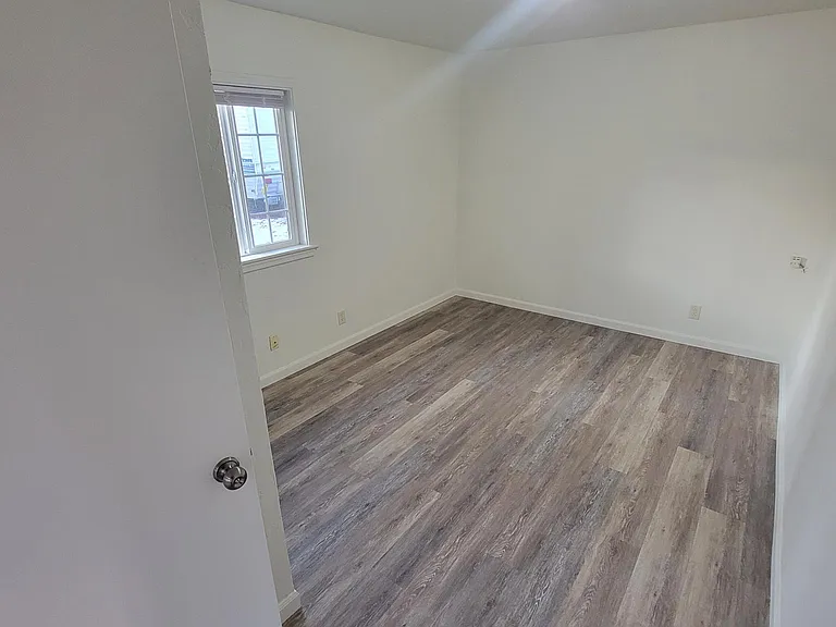 521 E Jefferson St — Photo 6