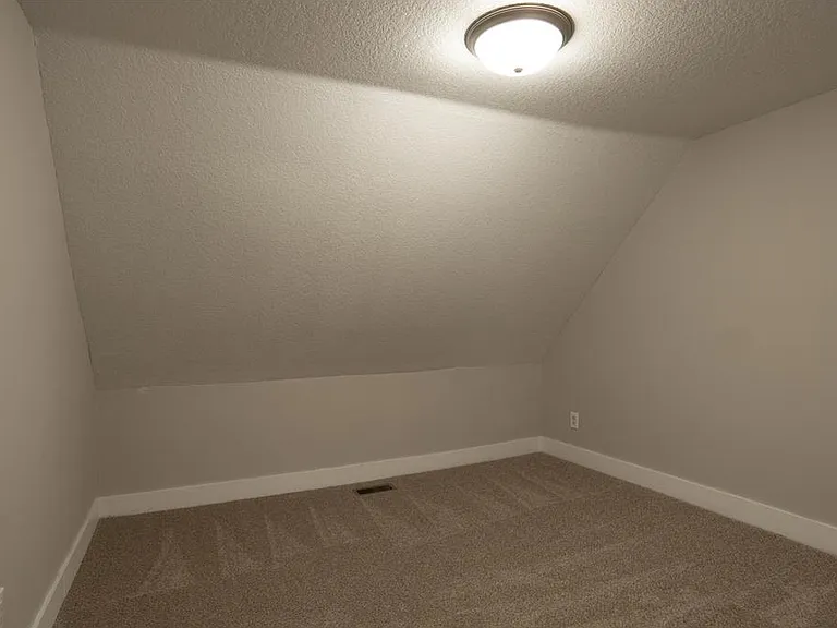 1602 Johnson St NE — Photo 18