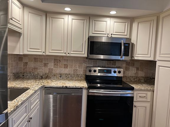4th image of 2621 Cove Cay Dr Unit 608