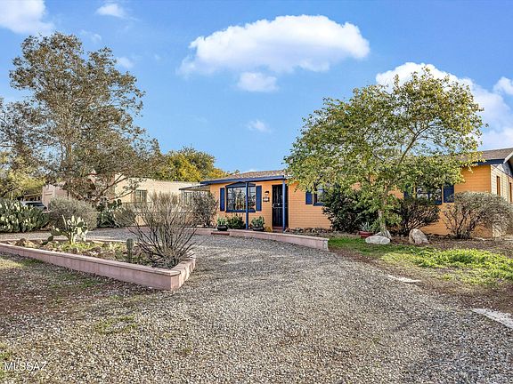 3rd image of 702 N Irving Cir