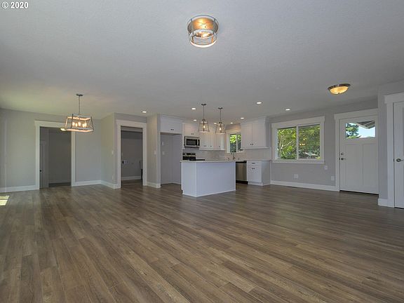 3rd image of 515 SE 98th Ave
