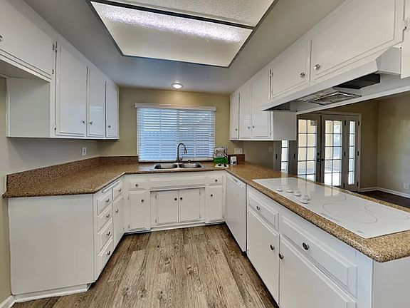 3rd image of 1063 E Juanita Ave