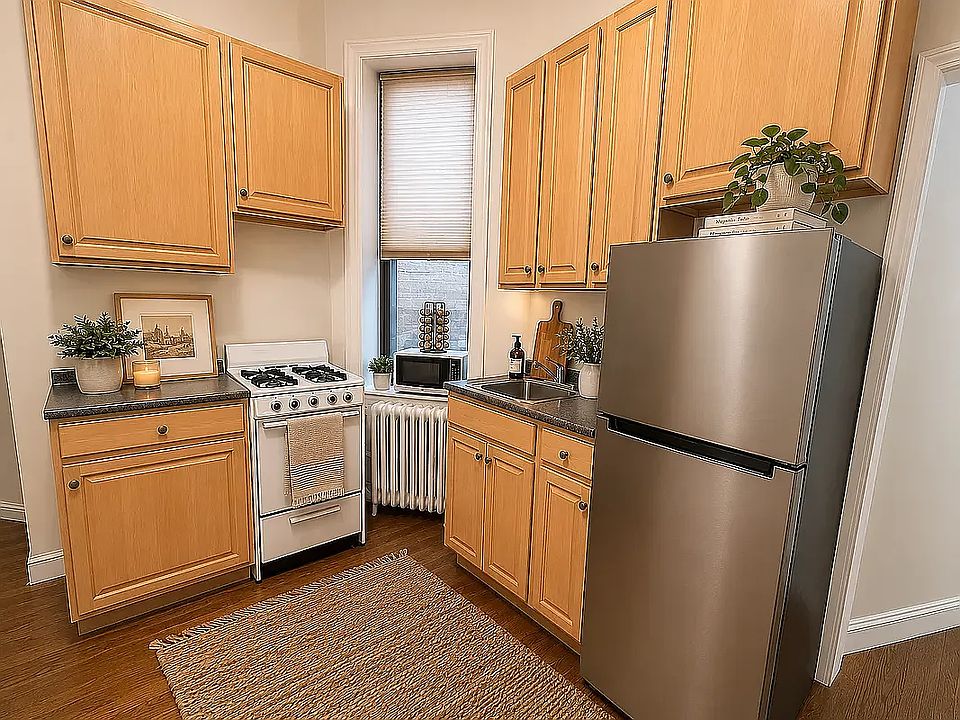 208 E 7th St #14L, New York, NY 10009 | Zillow