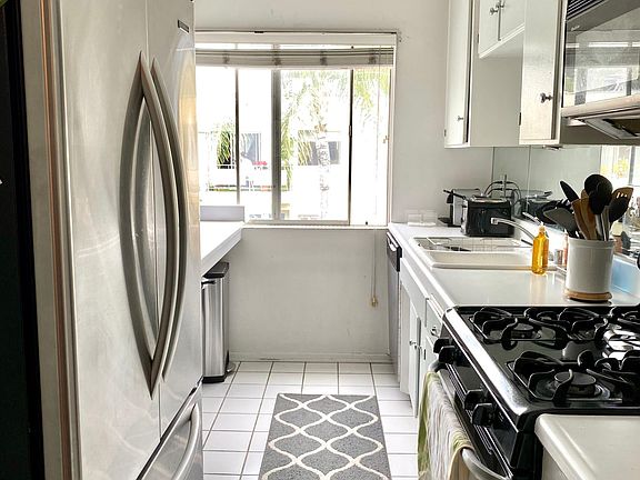 4th image of 1233 N Laurel Ave APT 205