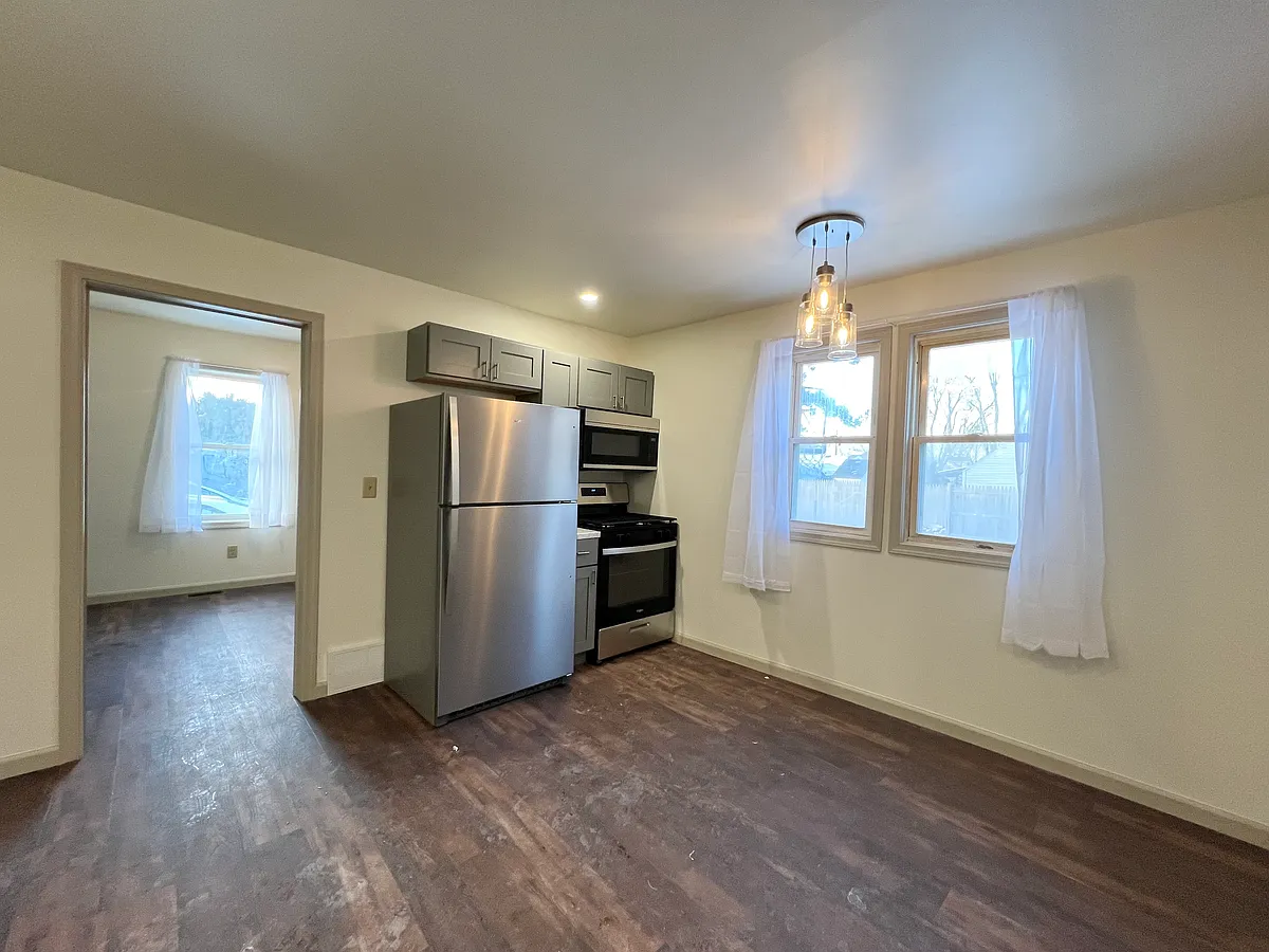 Kitchen - 80 Meadow Pl #2