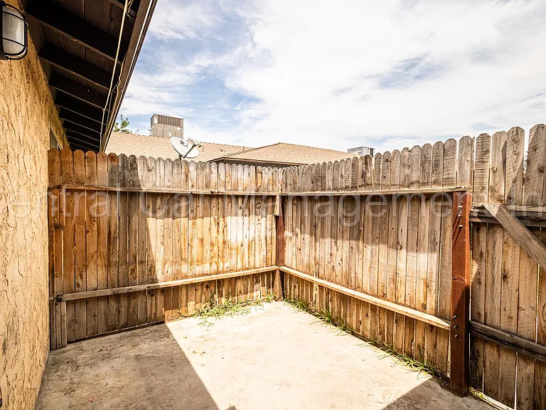 6208 Stine Rd — Photo 16