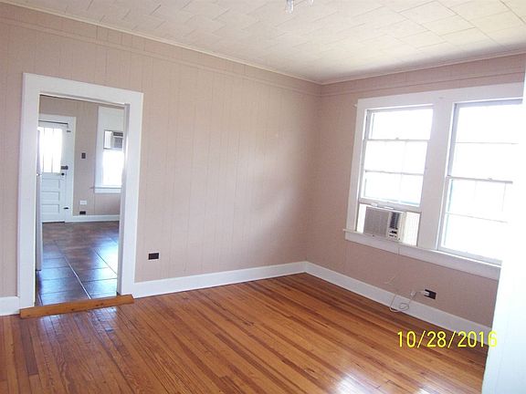 4th image of 307 E 7th St