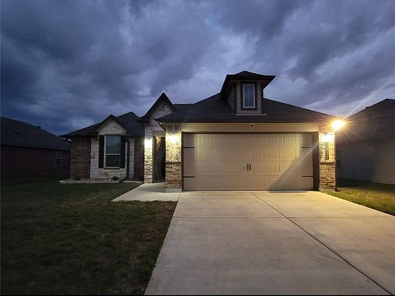 3rd image of 1311 Lilac Ledge Dr