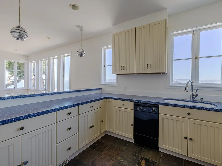 348 Greenwich St — Photo 12