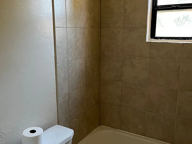 124 Aliso Dr NE — Photo 7