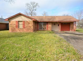 54 Mimosa Ct, Lake Jackson, TX 77566