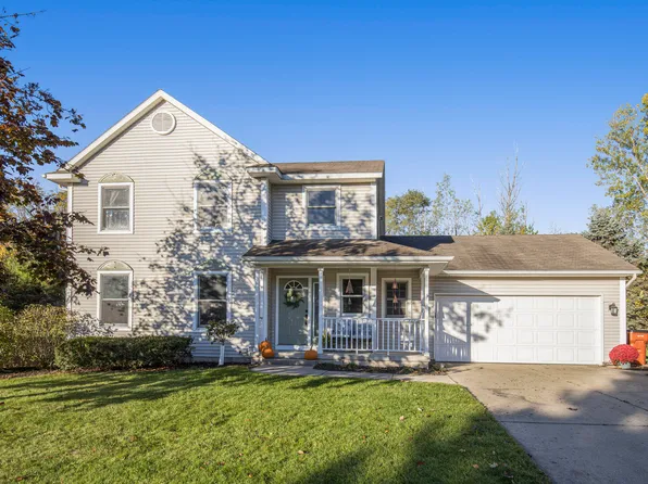 6905 Petersen Valley Dr NE, Rockford, MI 49341