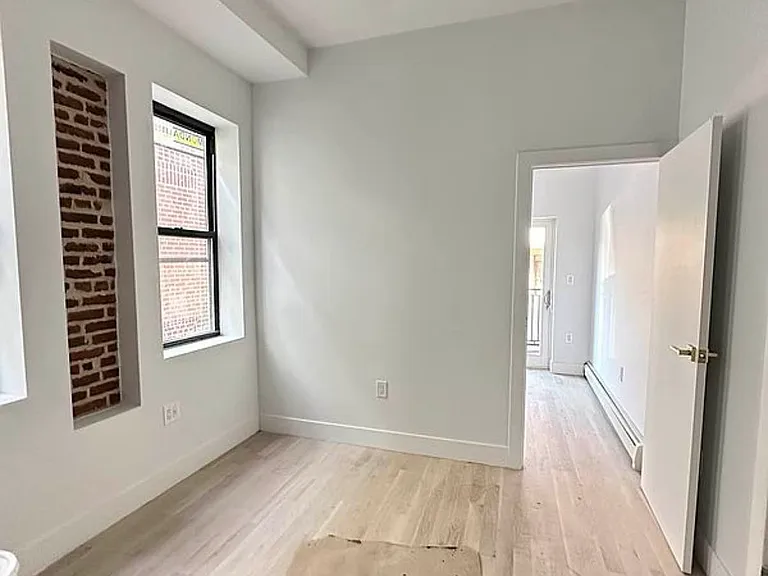 942 51st St #1L — Photo 6
