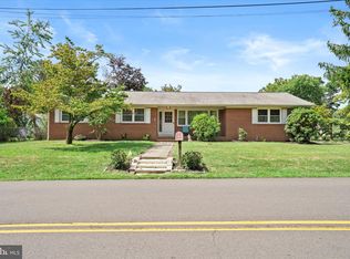 814 East Dr, Bordentown, NJ 08505