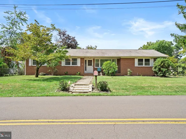 814 East Dr, Bordentown, NJ 08505