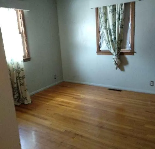 7402 Schuyler Dr — Photo 5