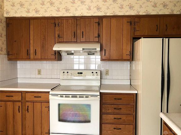 4th image of 4732 Burkhardt Ave