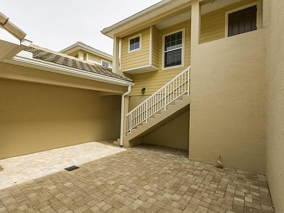 3rd image of 512 Hedgewood Dr