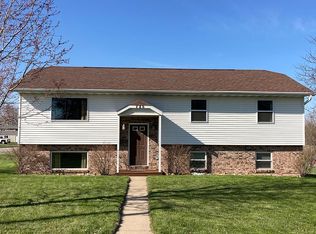 725 W 16th St, Maryville, MO 64468
