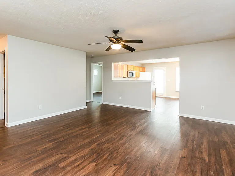 320 Arrowhead Dr — Photo 5
