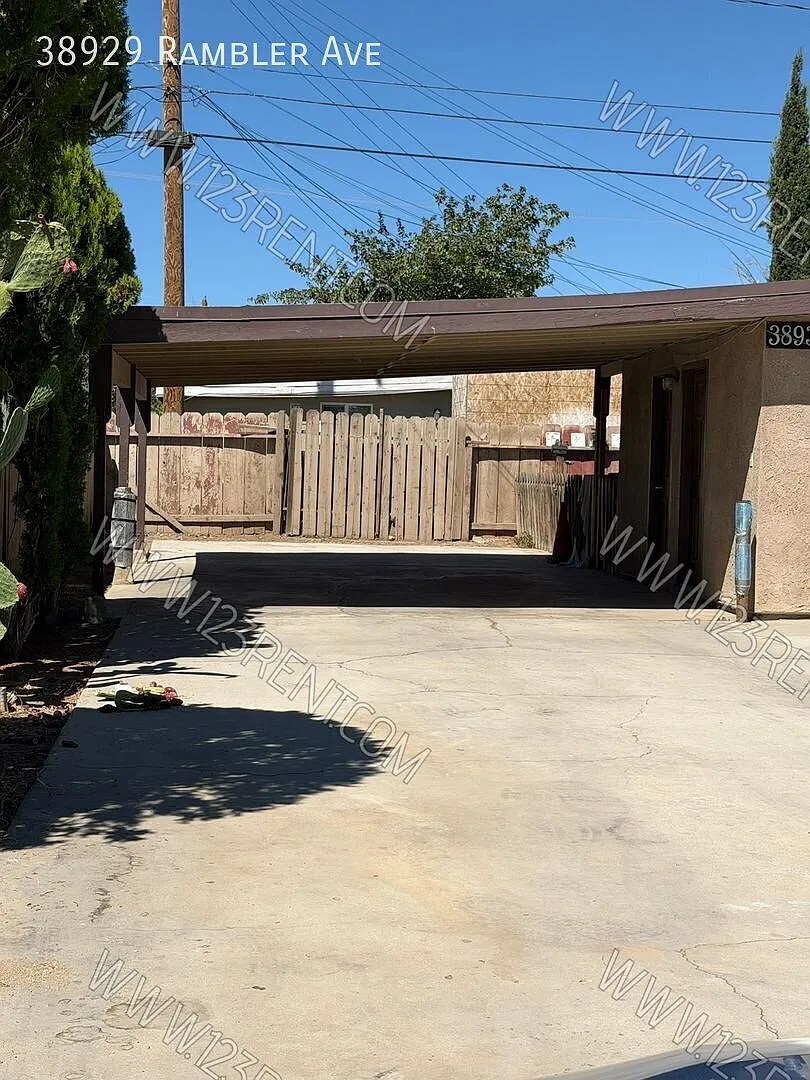 3bd/1bth Single Story East Palmdale Duplex — Photo 1