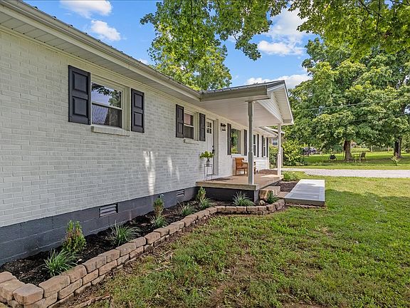 4th image of 212 Oak Hill Dr