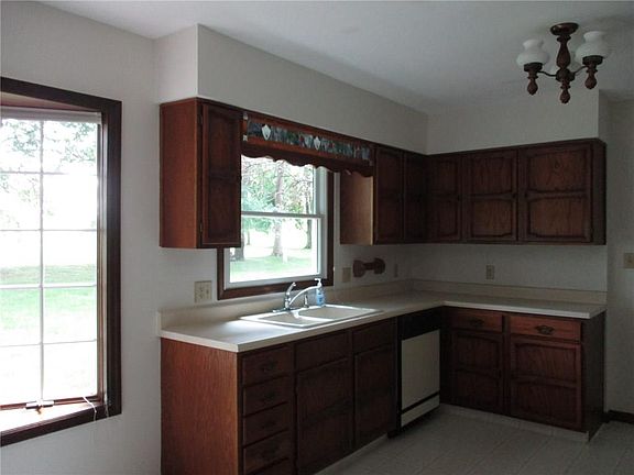4th image of 3169 W Tam O Shanter Dr
