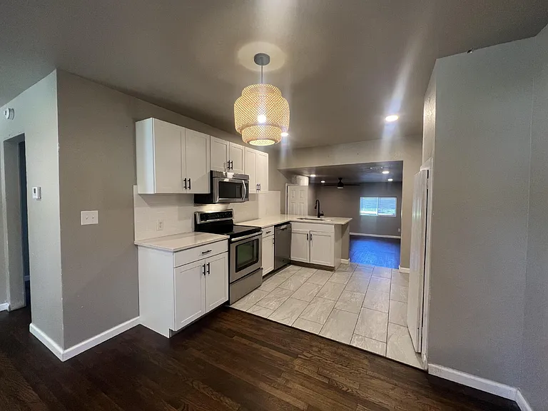 4936 E Haskell Pl — Photo 1