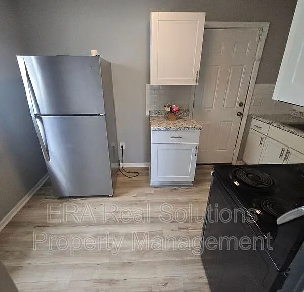 977 13th Ave — Photo 12