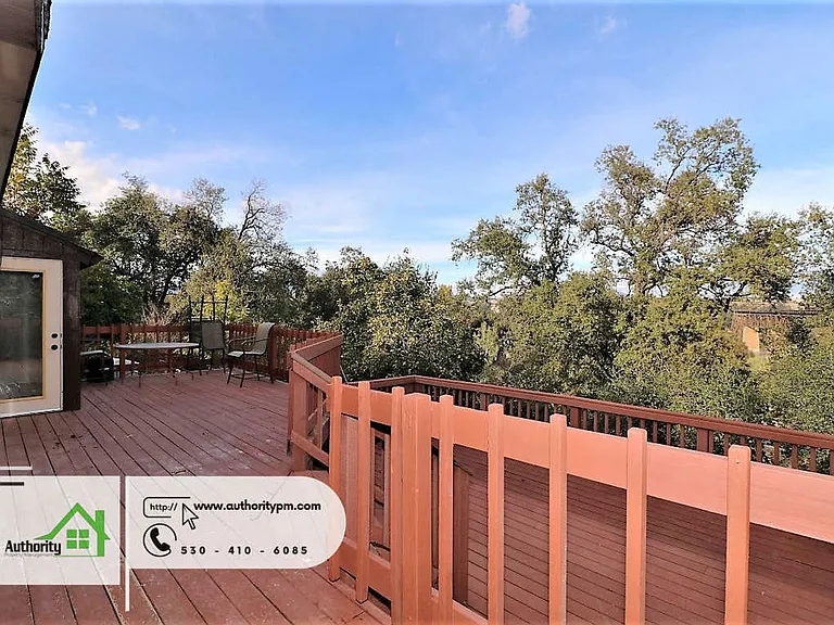 875 Lakeview Dr — Photo 32