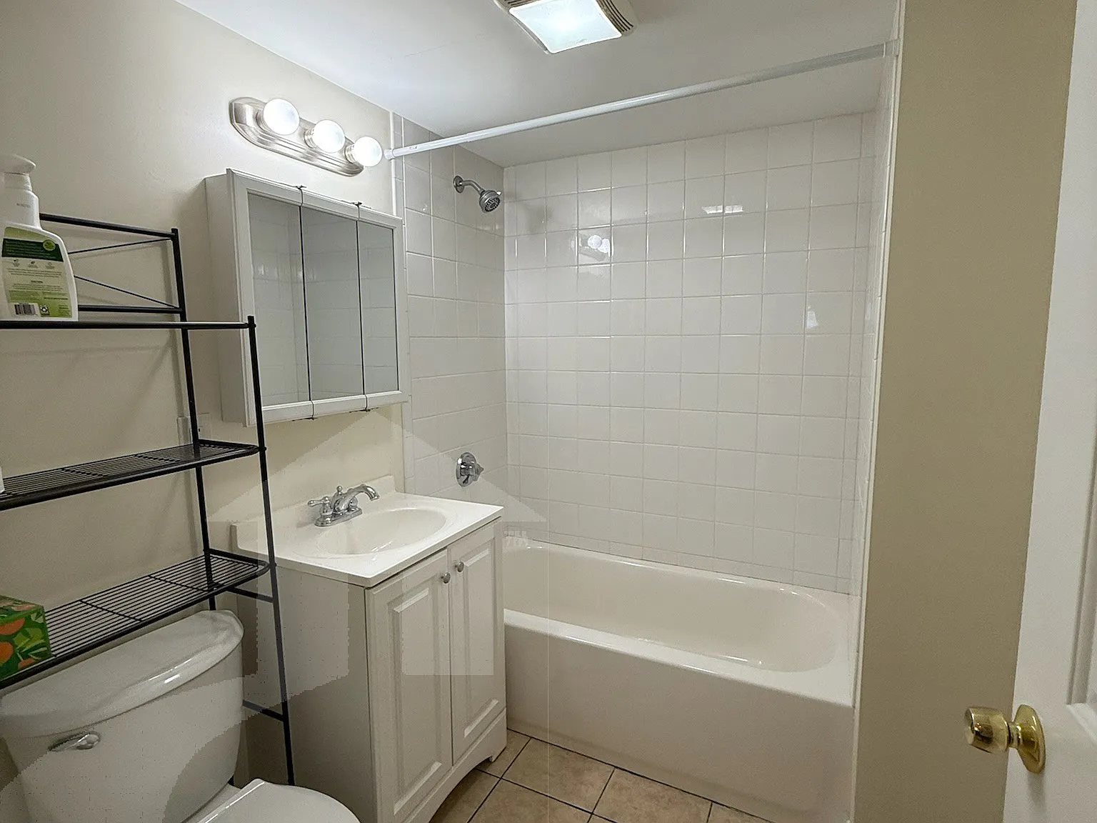 2 bed, 9999 sqft, $2,600 — Photo 4