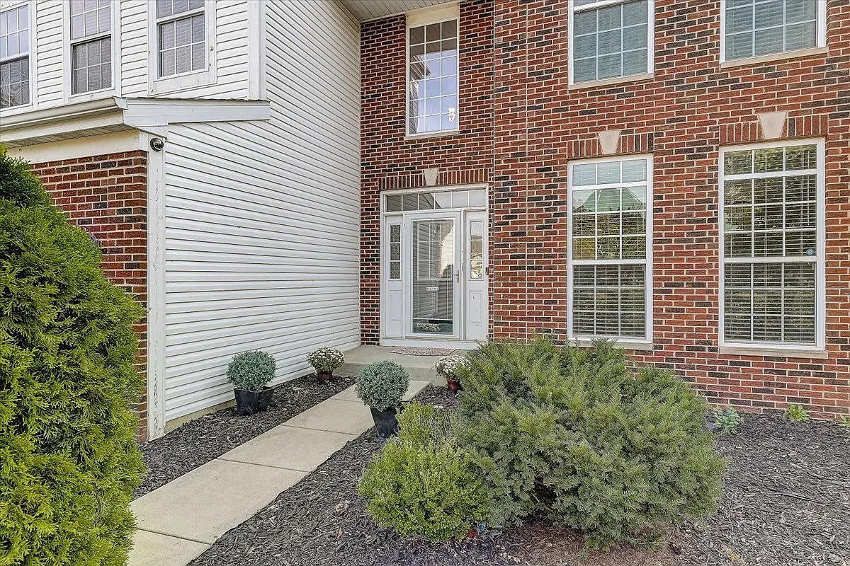 7 bed, 3189 sqft, $6,500 — Photo 4