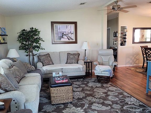 4th image of 806 Hibiscus Dr