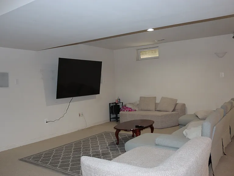 11125 Suffolk Dr — Photo 44