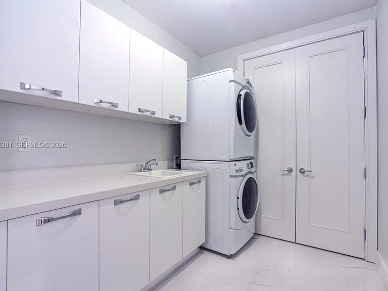 718 Valencia Ave #202 — Photo 26