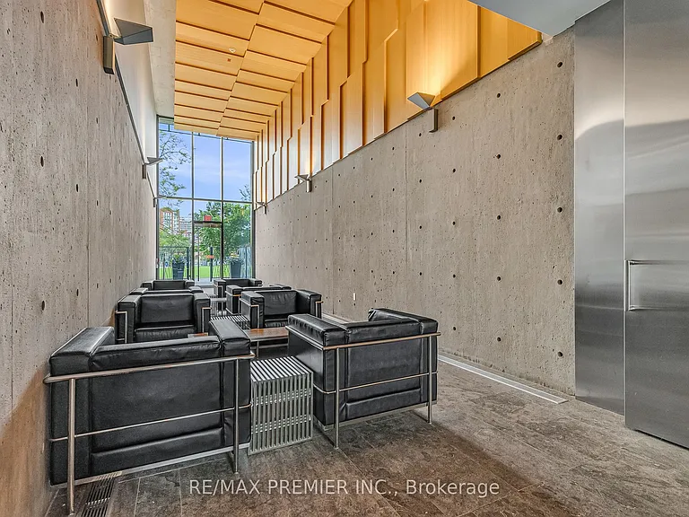 25 Stafford St #407 — Photo 5