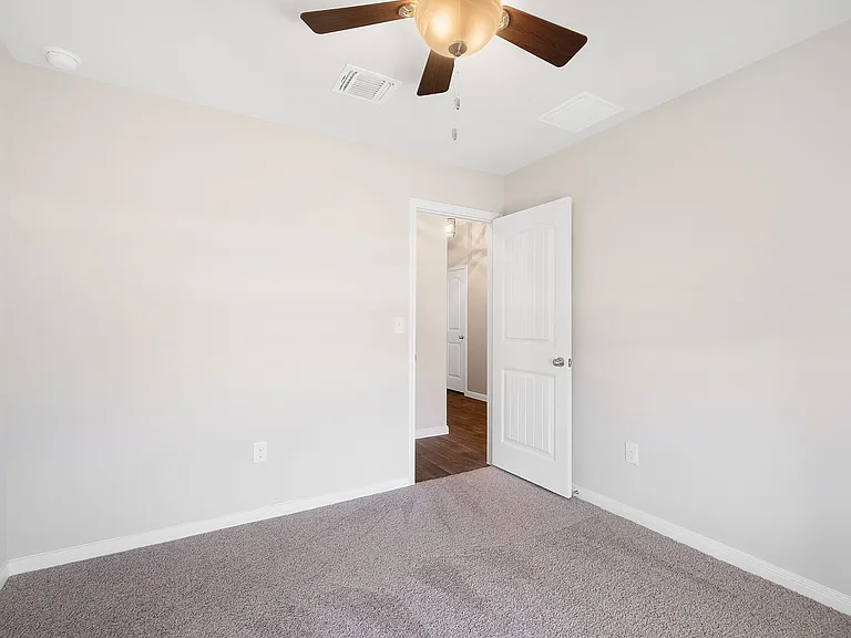 117 Cranbrook Ln — Photo 6
