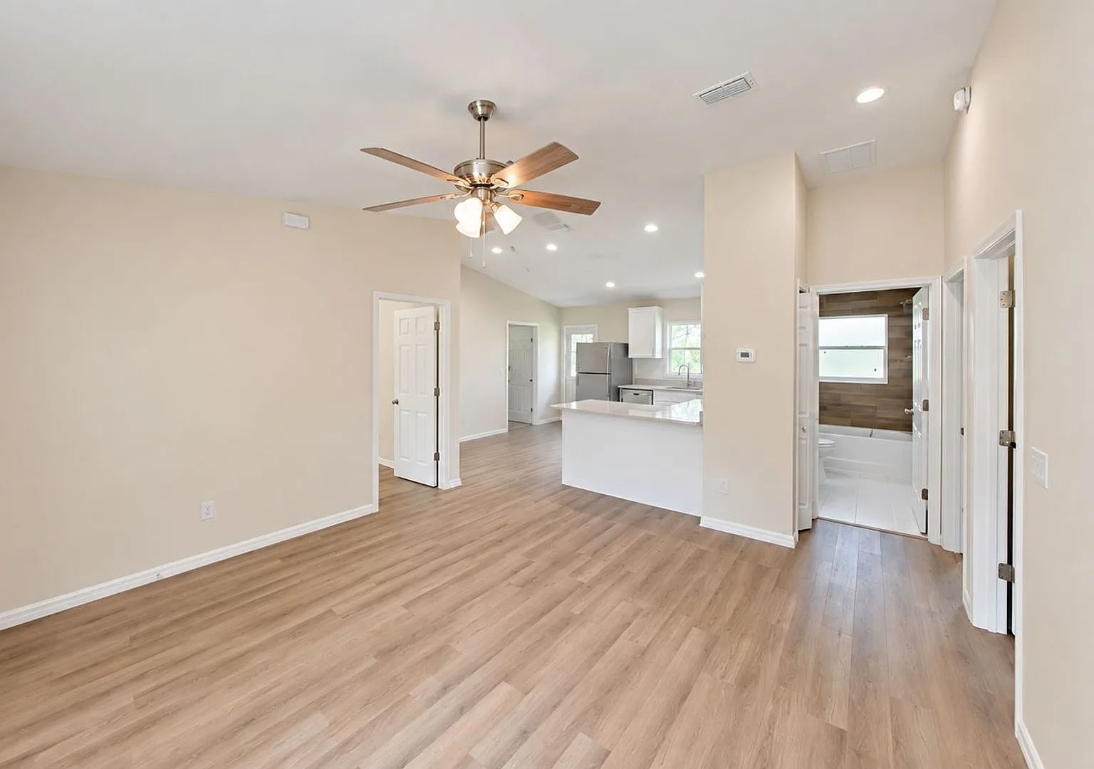 Brand New 3 Bedroom, 2 Bath Home Dunnellon — Photo 3