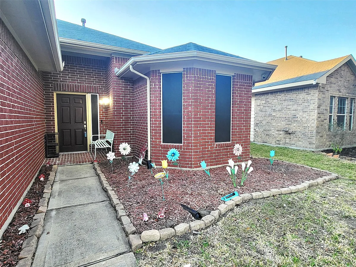 Building Photo - 7334 Jacobs Well Dr