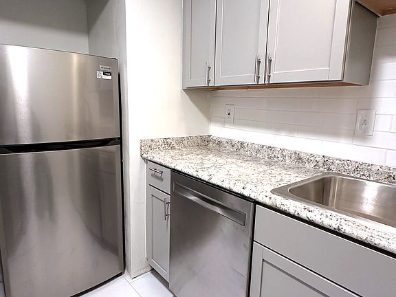 Gorgeous Stainless Appliances Brand new 
Fridge - Dishwasher - HD Garbage Disposal 
New Flooring
 New Cabinets