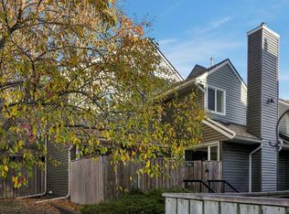 33 W Glamis Grn SW #126, Calgary, AB T3E6T9