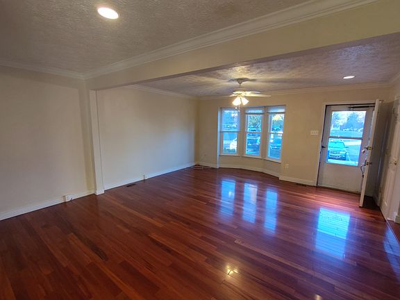 Bay Window Living Room With Cherry Floor