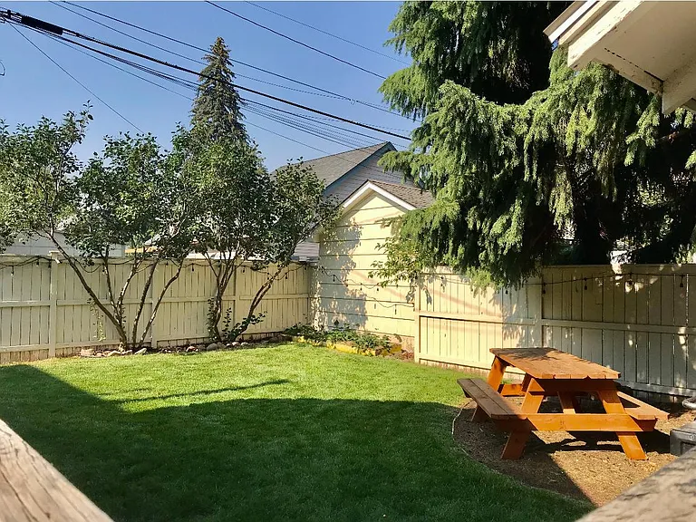 E Florence St — Photo 12