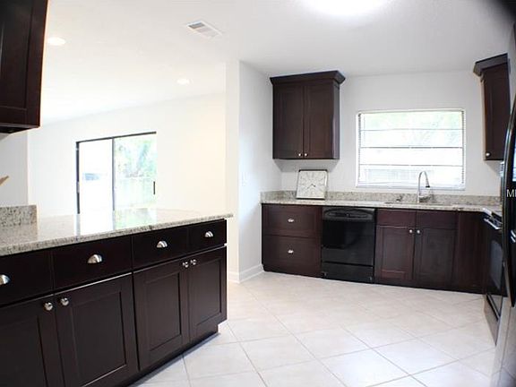 4th image of 15811 Ashbury Pl