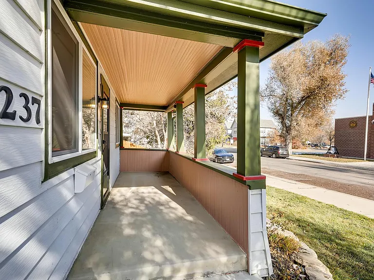 1237 Main St — Photo 3