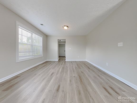 2nd image of 4528 Thornwood Cres